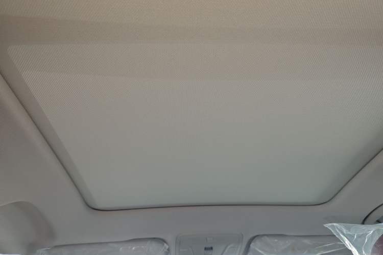 Used Hongqi HS5 2026 Model 2.0T Two-Wheel Drive Qi Yun Pro Edition Headliner