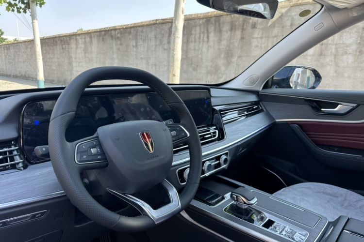 Used Hongqi HS5 2026 Model 2.0T Two-Wheel Drive Qi Xiang Pro Edition Interior 1