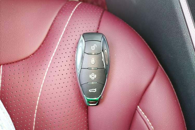Used Hongqi HS5 2026 Model 2.0T Two-Wheel Drive Qi Xiang Pro Edition Interior 1