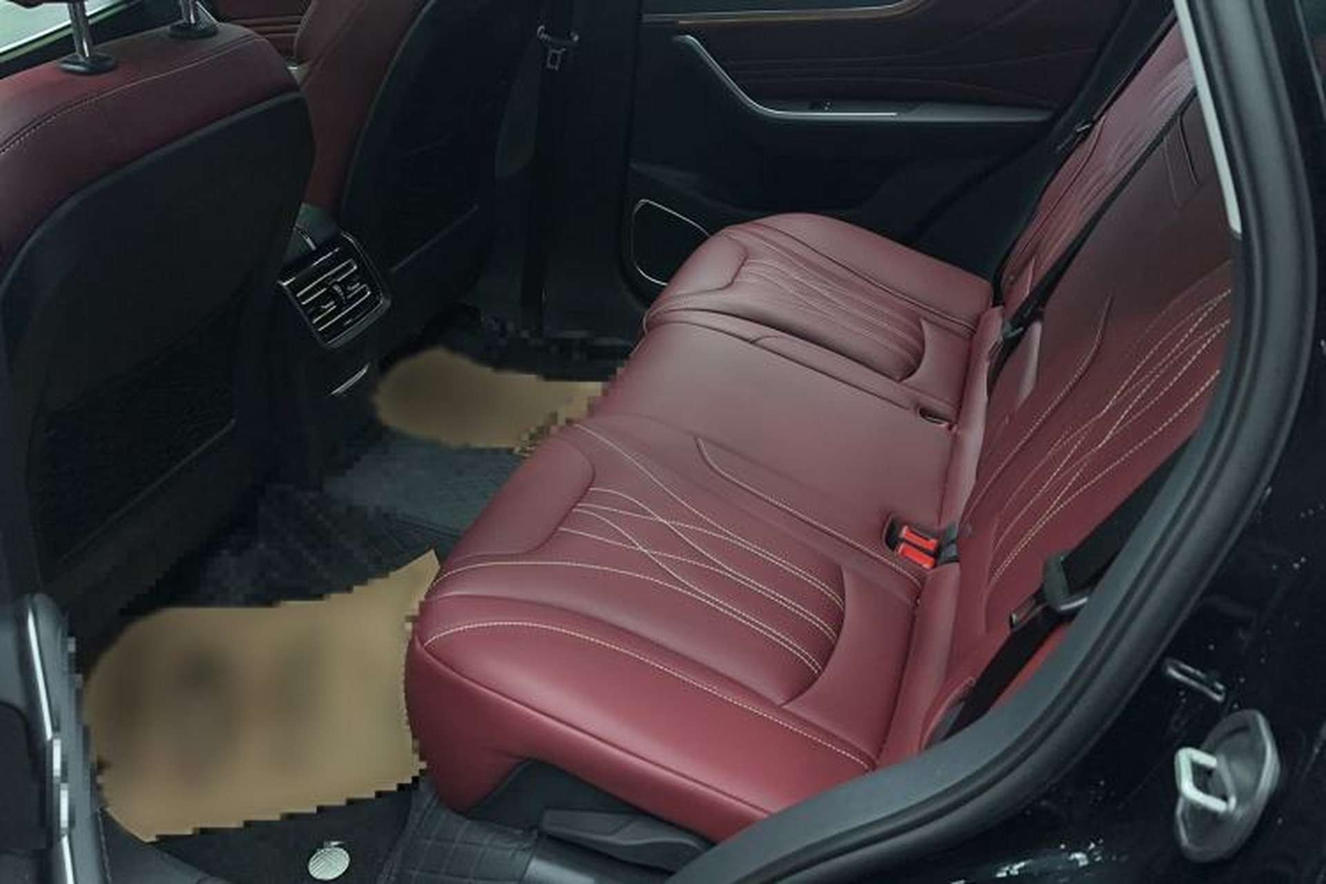 Used Hongqi HS5 2026 Model 2.0T Two-Wheel Drive Qi Xiang Pro Edition Interior 1