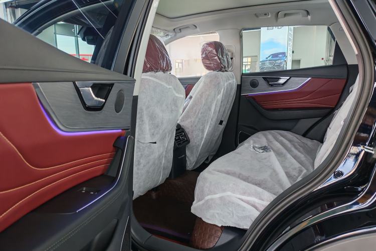 Used Hongqi HS5 2026 Model 2.0T Two-Wheel Drive Qi Xiang Pro Edition Interior 2