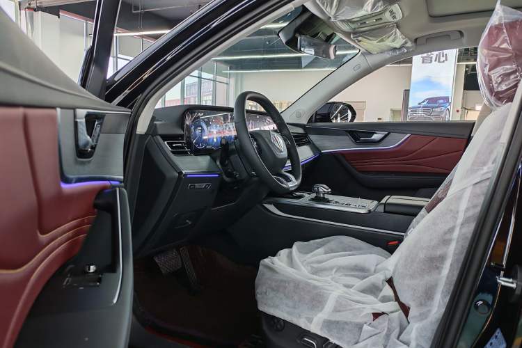 Used Hongqi HS5 2026 Model 2.0T Two-Wheel Drive Qi Xiang Pro Edition Interior 3