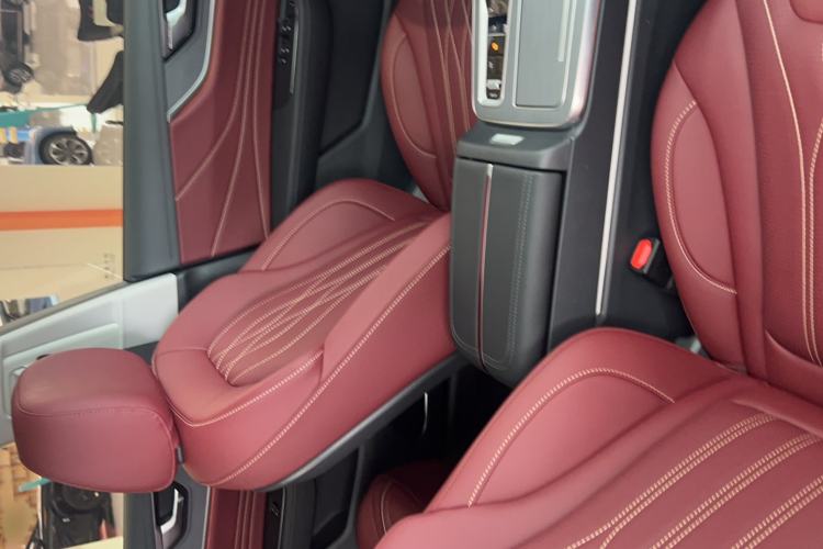 Used Hongqi HS5 2026 Model 2.0T Two-Wheel Drive Qi Xiang Pro Edition Interior 3