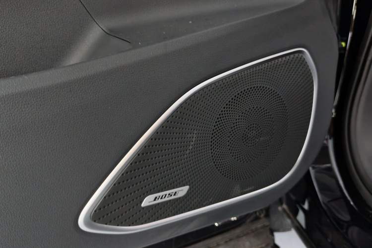 Used Hongqi HS5 2026 Model 2.0T Two-Wheel Drive Qi Xiang Pro Edition Interior 4