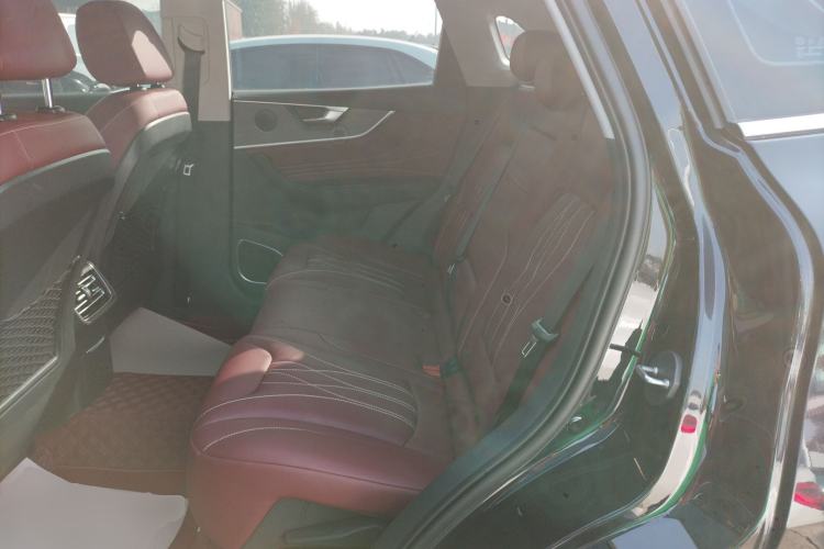 Used Hongqi HS5 2026 Model 2.0T Two-Wheel Drive Qi Xiang Pro Edition Interior 4