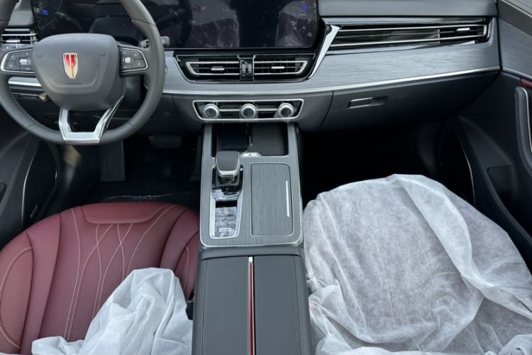 Used Hongqi HS5 2026 Model 2.0T Two-Wheel Drive Qi Xiang Pro Edition Interior 6