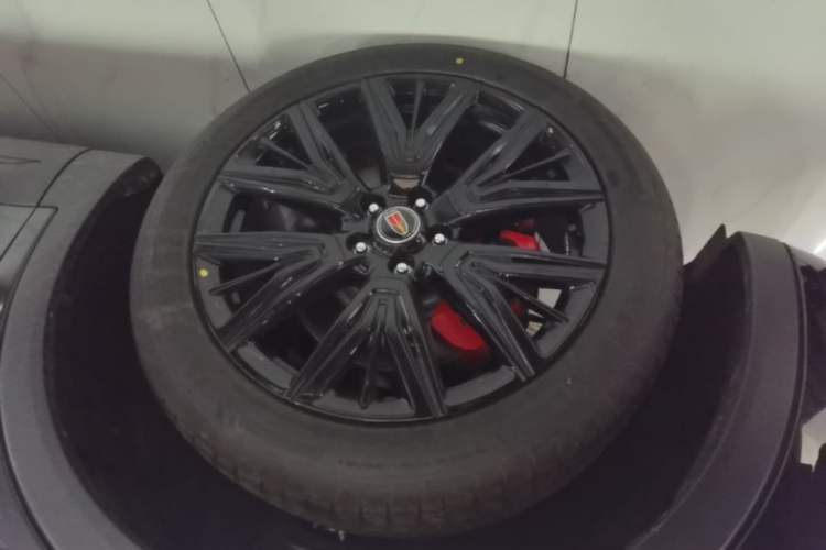 Used Hongqi HS5 2026 Model 2.0T Two-Wheel Drive Xuan Ying Edition Left Front Wheel Hub