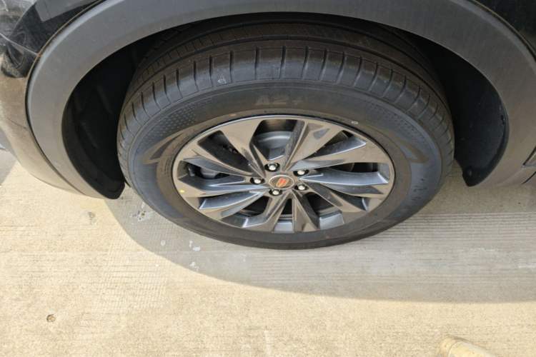 Used Hongqi HS5 2026 Model 2.0T Two-Wheel Drive Qi Xiang Pro Edition Left Front Wheel Hub