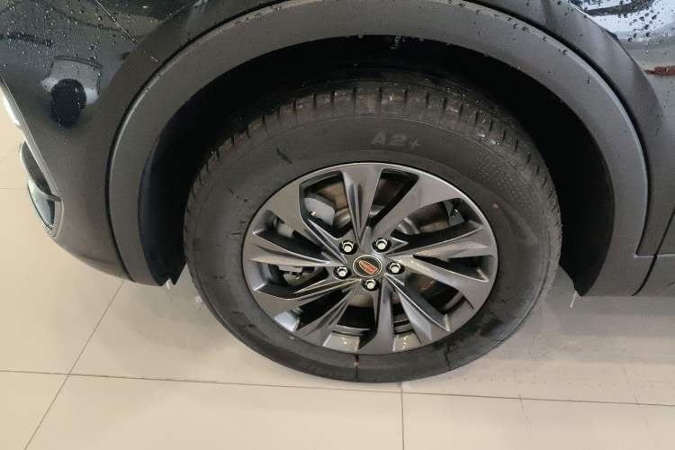 Used Hongqi HS5 2026 Model 2.0T Two-Wheel Drive Qi Xiang Pro Edition Left Front Wheel Hub