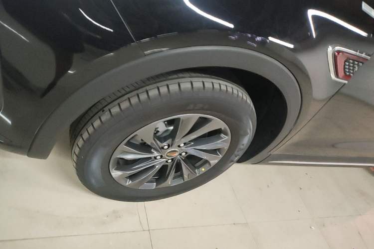 Used Hongqi HS5 2026 Model 2.0T Two-Wheel Drive Qi Yun Pro Edition Left Front Wheel Hub