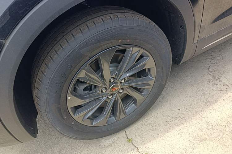 Used Hongqi HS5 2026 Model 2.0T Two-Wheel Drive Qi Xiang Pro Edition Left Front Wheel Hub