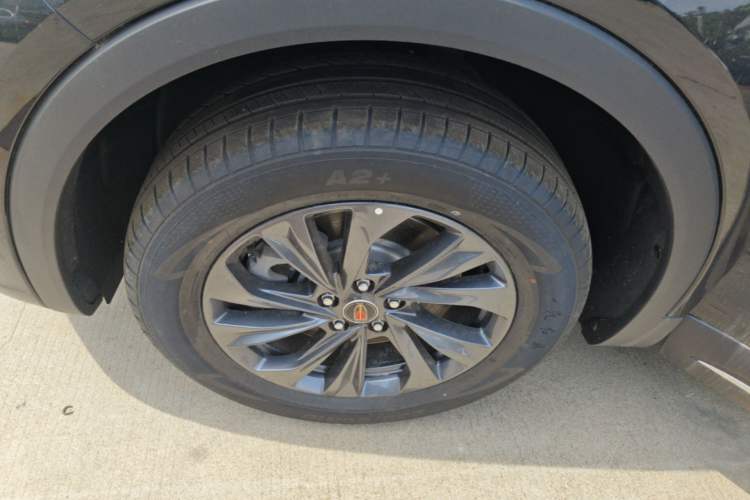 Used Hongqi HS5 2026 Model 2.0T Two-Wheel Drive Qi Xiang Pro Edition Left Front Wheel Hub