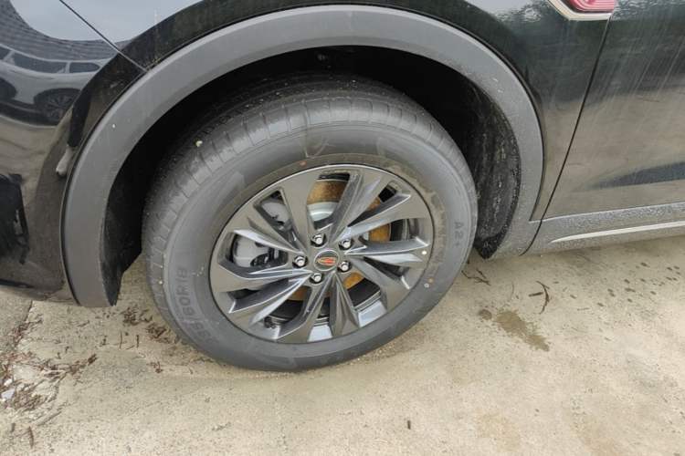 Used Hongqi HS5 2026 Model 2.0T Two-Wheel Drive Qi Xiang Pro Edition Left Front Wheel Hub
