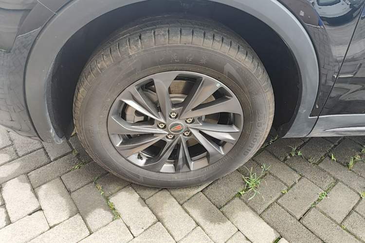 Used Hongqi HS5 2026 Model 2.0T Two-Wheel Drive Qi Yun Pro Edition Left Front Wheel Hub