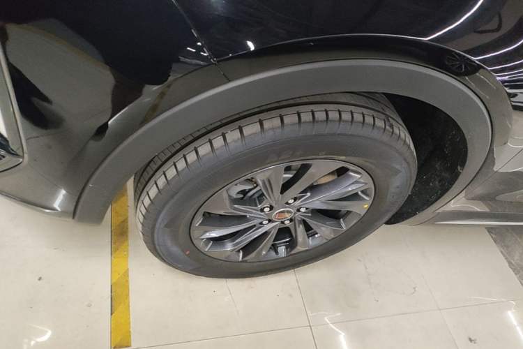 Used Hongqi HS5 2026 Model 2.0T Two-Wheel Drive Qi Yun Pro Edition Left Front Wheel Hub