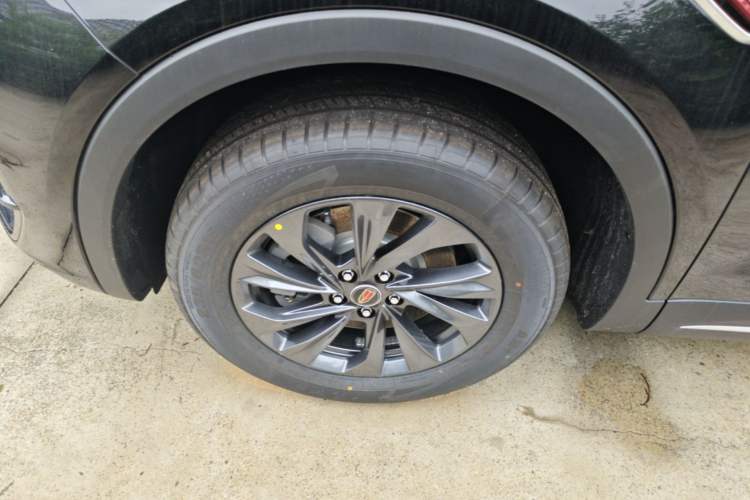 Used Hongqi HS5 2026 Model 2.0T Two-Wheel Drive Qi Xiang Pro Edition Left Front Wheel Hub