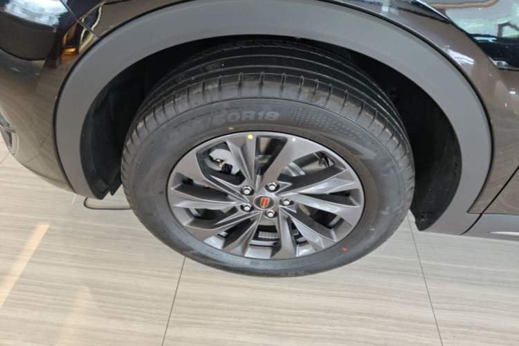 Used Hongqi HS5 2026 Model 2.0T Two-Wheel Drive Qi Xiang Pro Edition Left Front Wheel Hub