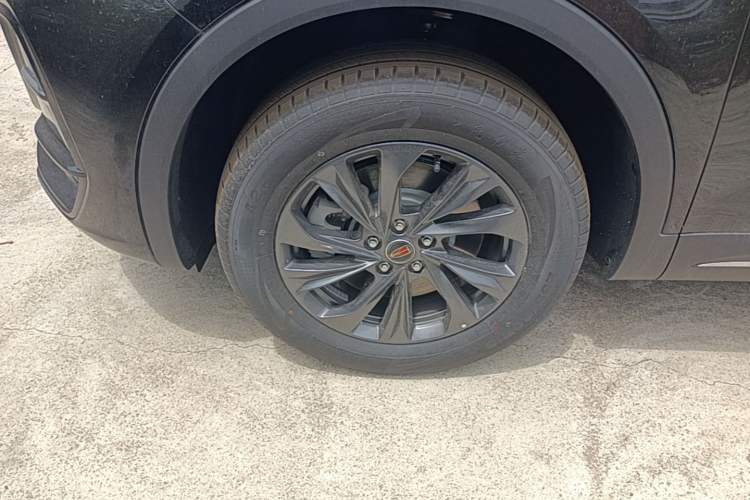 Used Hongqi HS5 2026 Model 2.0T Two-Wheel Drive Qi Xiang Pro Edition Left Front Wheel Hub