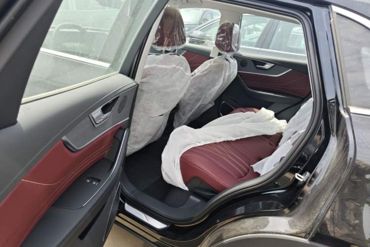 Used Hongqi HS5 2026 Model 2.0T Two-Wheel Drive Qi Xiang Pro Edition Left Rear Seat