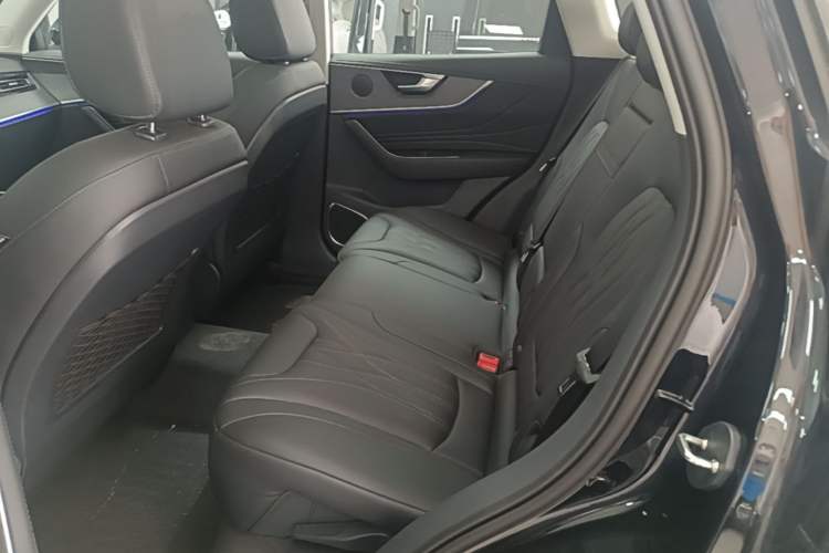 Used Hongqi HS5 2026 Model 2.0T Two-Wheel Drive Qi Xiang Pro Edition Left Rear Seat