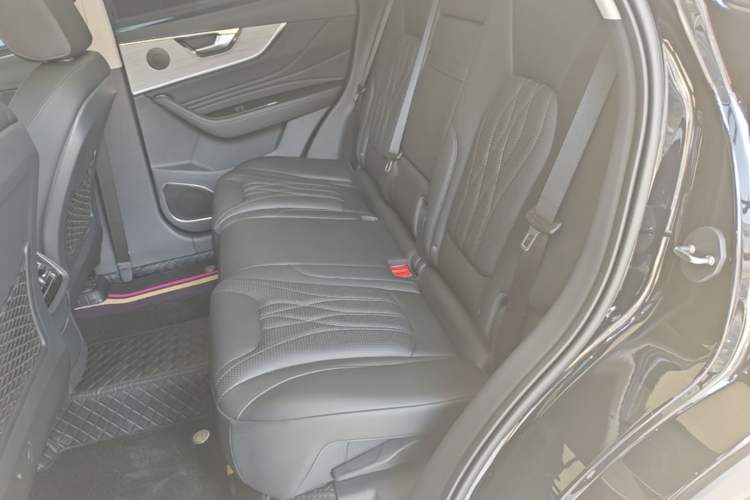 Used Hongqi HS5 2026 Model 2.0T Two-Wheel Drive Qi Yun Pro Edition Left Rear Seat
