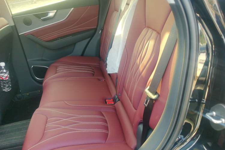 Used Hongqi HS5 2026 Model 2.0T Two-Wheel Drive Qi Xiang Pro Edition Left Rear Seat