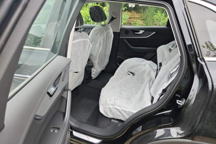 Used Hongqi HS5 2026 Model 2.0T Two-Wheel Drive Qi Xiang Pro Edition Left Rear Seat