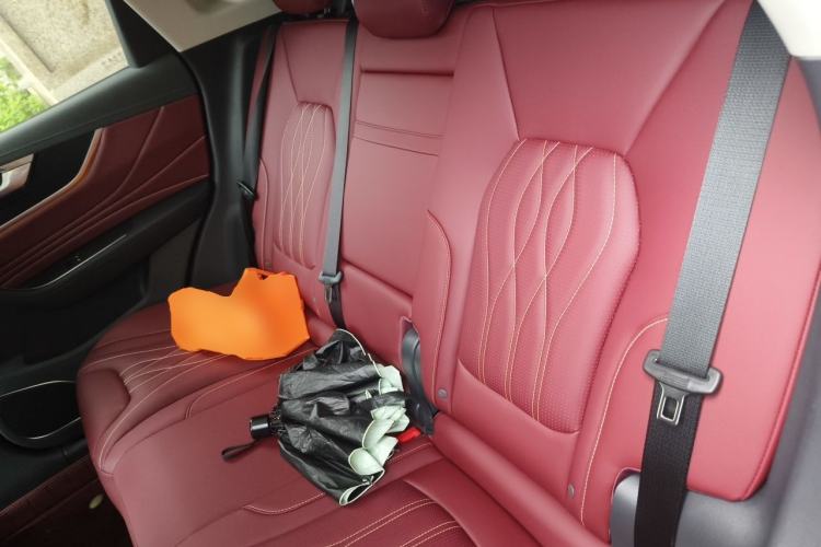 Used Hongqi HS5 2026 Model 2.0T Two-Wheel Drive Xuan Ying Edition Left Rear Seat