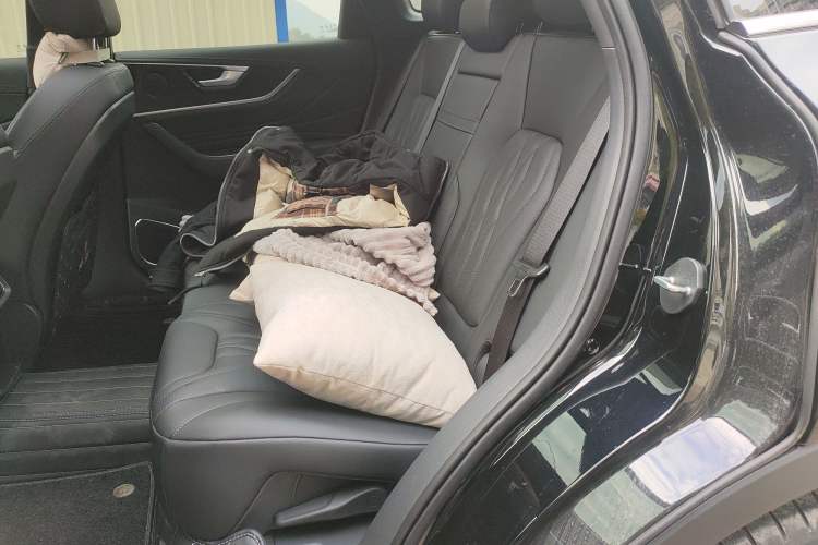 Used Hongqi HS5 2026 Model 2.0T Two-Wheel Drive Xuan Ying Edition Left Rear Seat