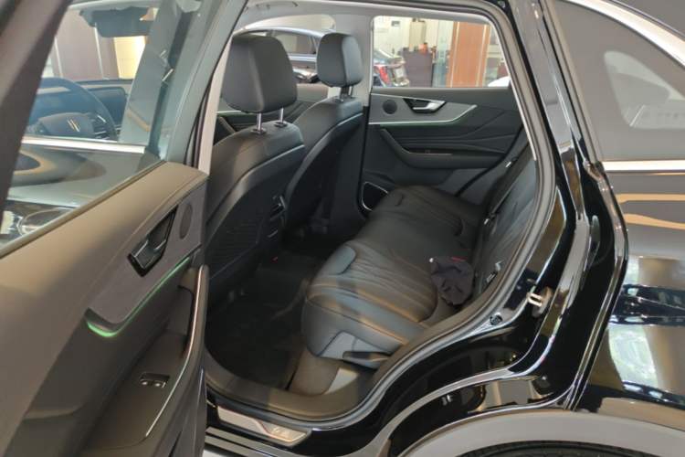 Used Hongqi HS5 2026 Model 2.0T Two-Wheel Drive Qi Xiang Pro Edition Left Rear Seat