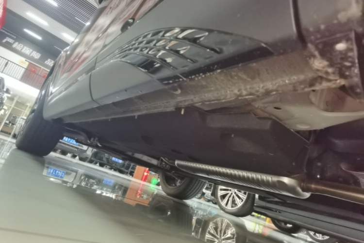 Used Hongqi HS5 2026 Model 2.0T Two-Wheel Drive Xuan Ying Edition Left Side Sill