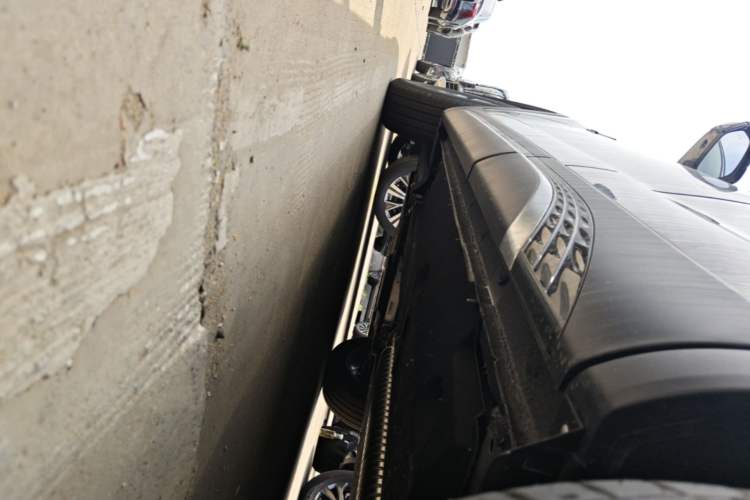 Used Hongqi HS5 2026 Model 2.0T Two-Wheel Drive Qi Xiang Pro Edition Left Side Sill
