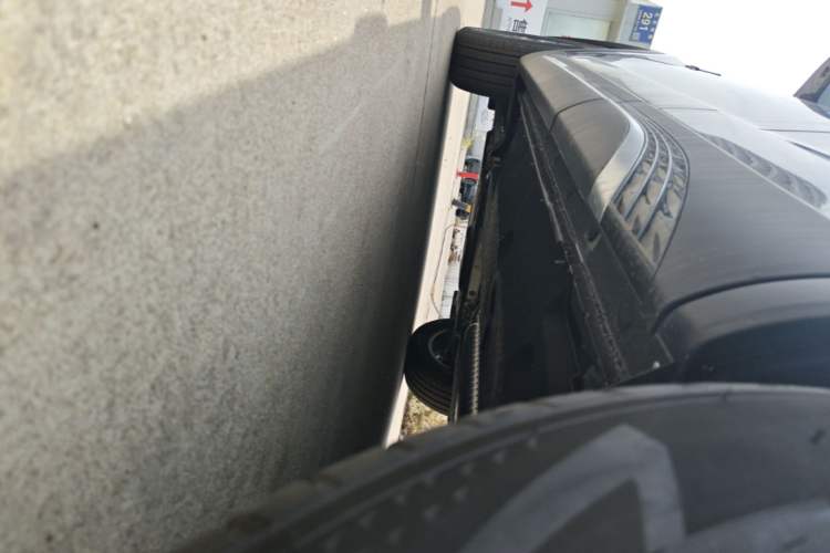 Used Hongqi HS5 2026 Model 2.0T Two-Wheel Drive Qi Xiang Pro Edition Left Side Sill