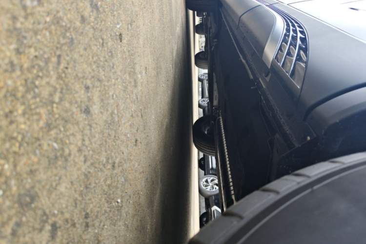 Used Hongqi HS5 2026 Model 2.0T Two-Wheel Drive Qi Xiang Pro Edition Left Side Sill