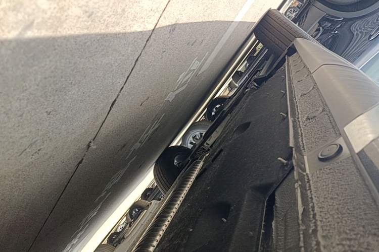 Used Hongqi HS5 2026 Model 2.0T Two-Wheel Drive Qi Xiang Pro Edition Left Side Sill