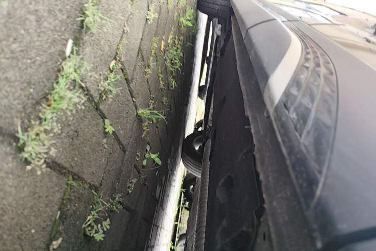 Used Hongqi HS5 2026 Model 2.0T Two-Wheel Drive Qi Yun Pro Edition Left Side Sill