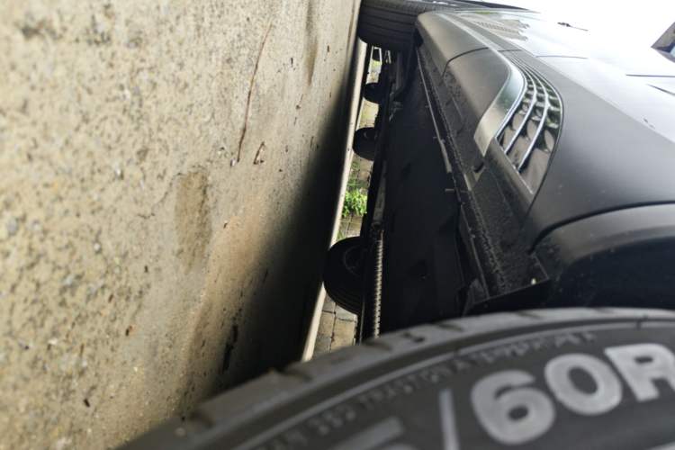 Used Hongqi HS5 2026 Model 2.0T Two-Wheel Drive Qi Xiang Pro Edition Left Side Sill