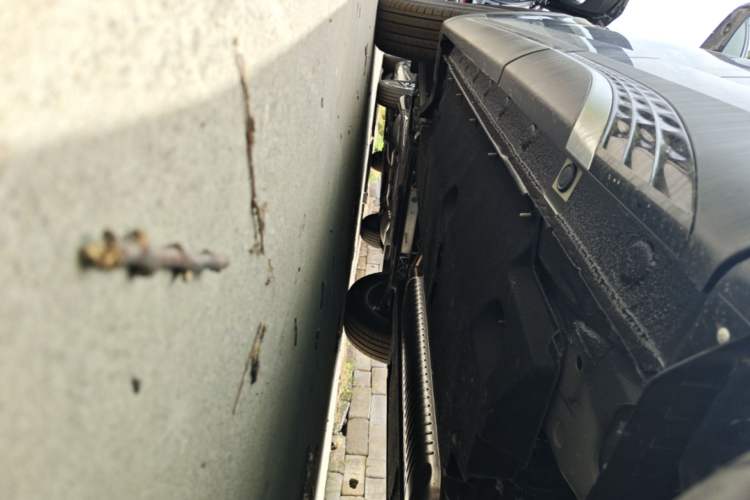 Used Hongqi HS5 2026 Model 2.0T Two-Wheel Drive Qi Xiang Pro Edition Left Side Sill