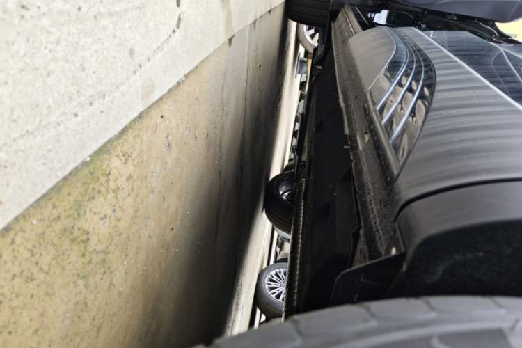 Used Hongqi HS5 2026 Model 2.0T Two-Wheel Drive Xuan Ying Edition Left Side Sill