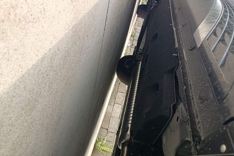 Used Hongqi HS5 2026 Model 2.0T Two-Wheel Drive Qi Xiang Pro Edition Left Side Sill