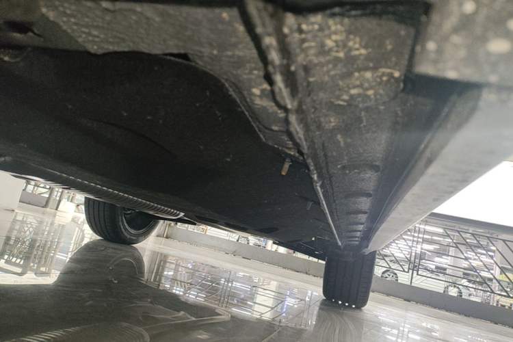 Used Hongqi HS5 2026 Model 2.0T Two-Wheel Drive Qi Yun Pro Edition Left Side Sill