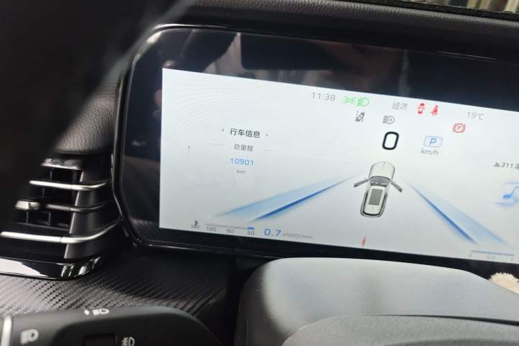 Used Hongqi HS5 2026 Model 2.0T Two-Wheel Drive Xuan Ying Edition Odometer Close Up