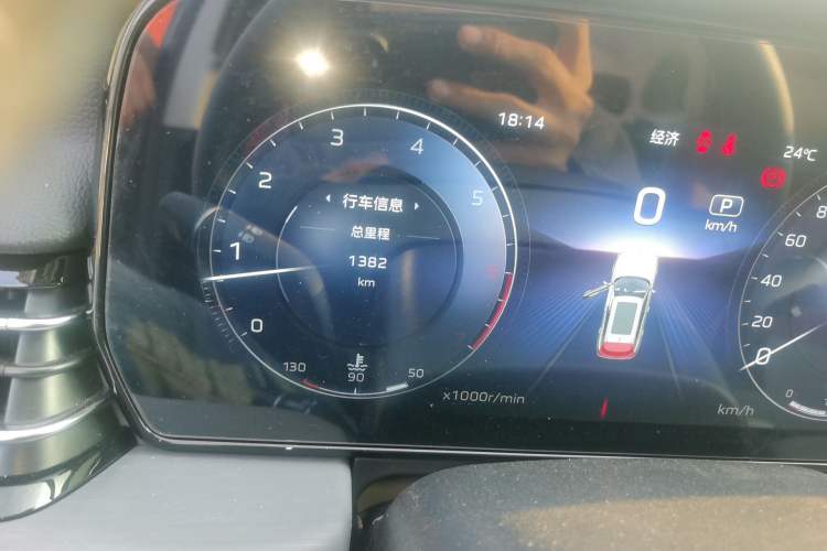 Used Hongqi HS5 2026 Model 2.0T Two-Wheel Drive Qi Xiang Pro Edition Odometer Close Up