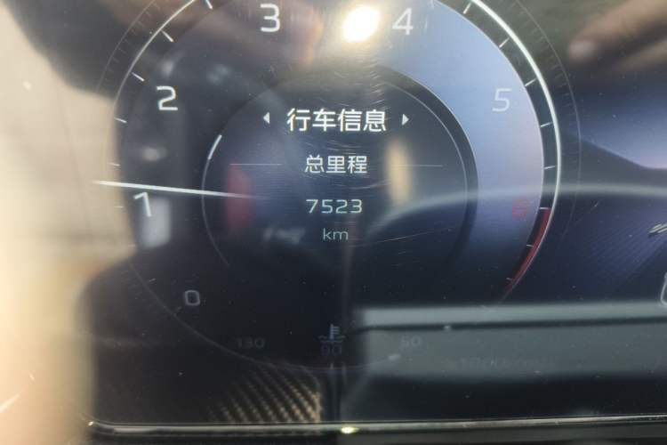 Used Hongqi HS5 2026 Model 2.0T Two-Wheel Drive Xuan Ying Edition Odometer Close Up