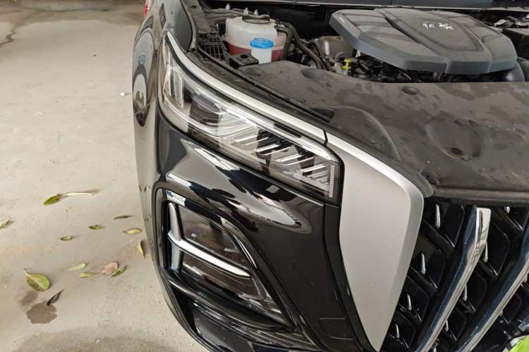 Used Hongqi HS5 2026 Model 2.0T Two-Wheel Drive Qi Xiang Pro Edition Right Front Headlight