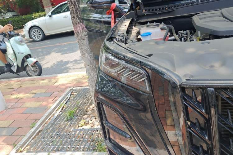 Used Hongqi HS5 2026 Model 2.0T Two-Wheel Drive Xuan Ying Edition Right Front Headlight
