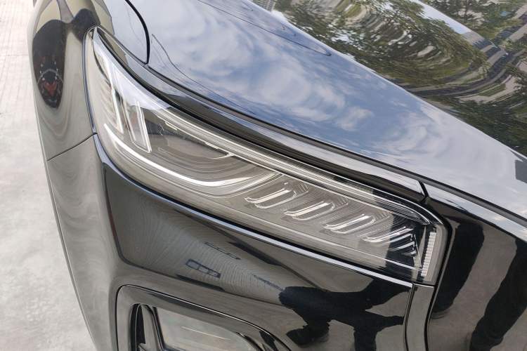Used Hongqi HS5 2026 Model 2.0T Two-Wheel Drive Xuan Ying Edition Right Front Headlight