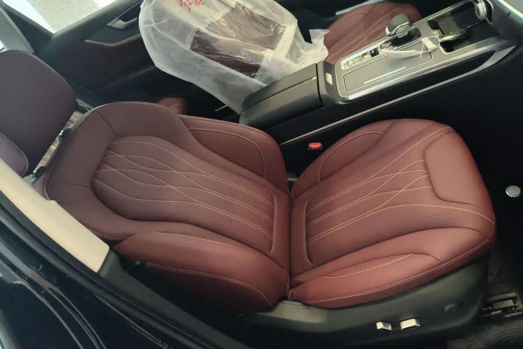 Used Hongqi HS5 2026 Model 2.0T Two-Wheel Drive Qi Xiang Pro Edition Right Front Seat
