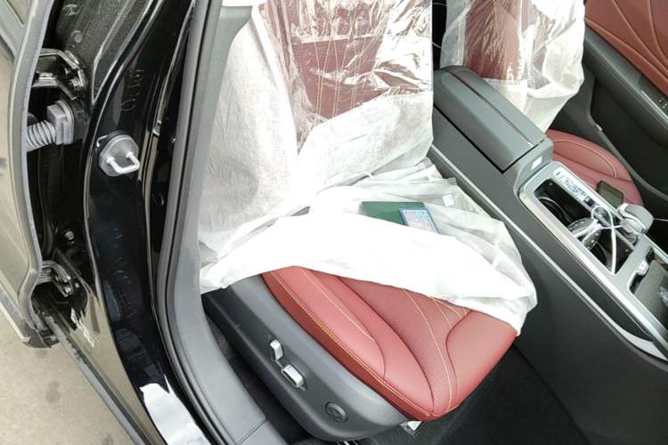 Used Hongqi HS5 2026 Model 2.0T Two-Wheel Drive Qi Xiang Pro Edition Right Front Seat