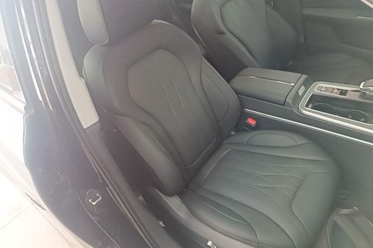 Used Hongqi HS5 2026 Model 2.0T Two-Wheel Drive Qi Xiang Pro Edition Right Front Seat
